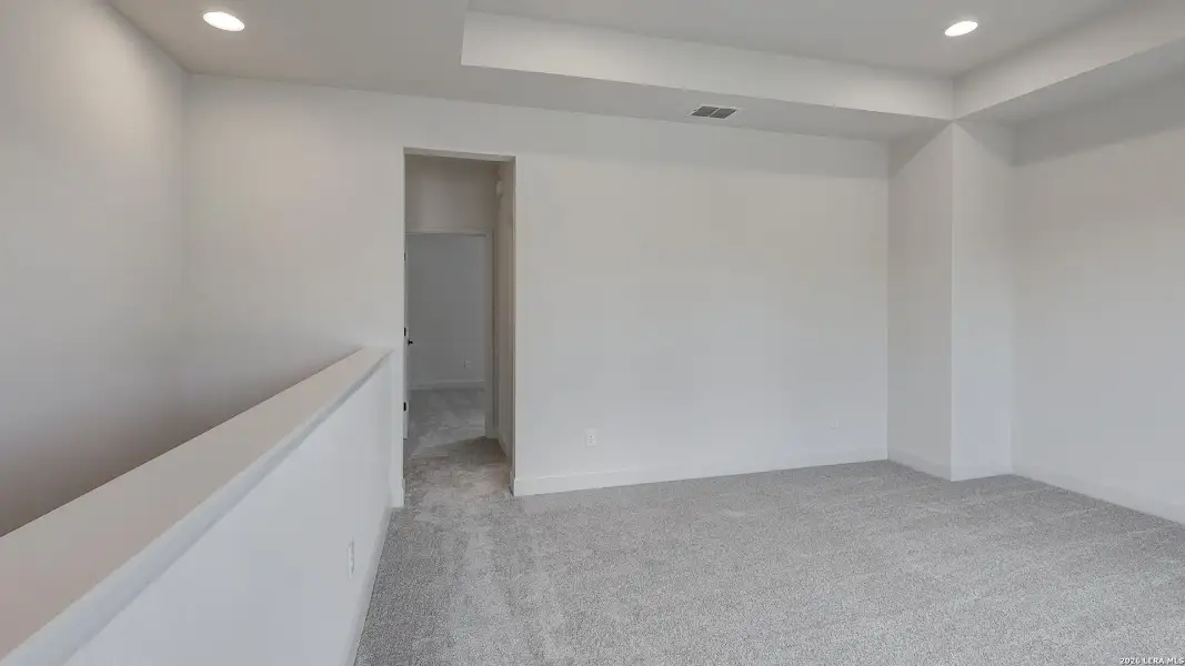 Spacious, unfurnished interior of a new home in Ladera, San Antonio (Image 21).