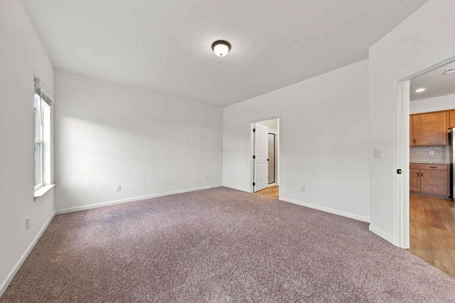 Spacious, unfurnished interior of a new home in The Oaks, Clarksville (Image 23).
