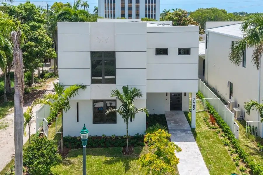 725 SE 4th Aerial Cropped MLS 725 SE 4th Aerial Cropped MLS