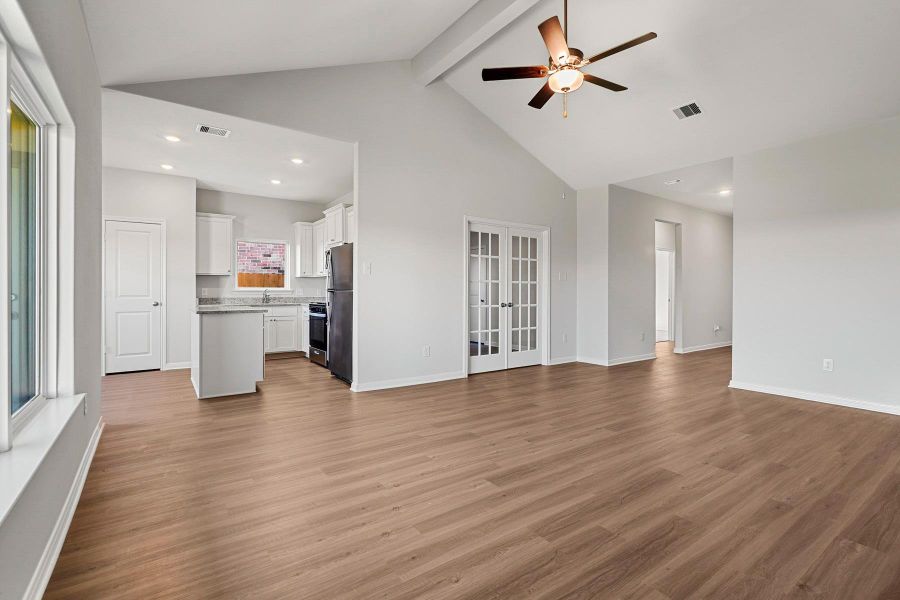 Spacious, unfurnished interior of a new home in Trails at Cochran Ranch, Waller (Image 20).