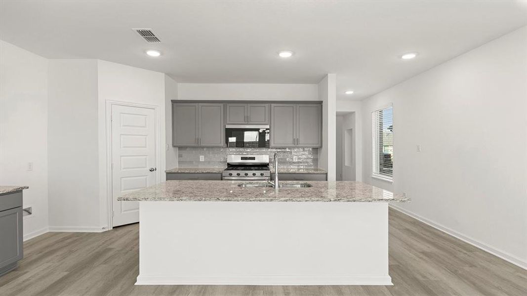 04. 778 Hidden Feather - Kitchen