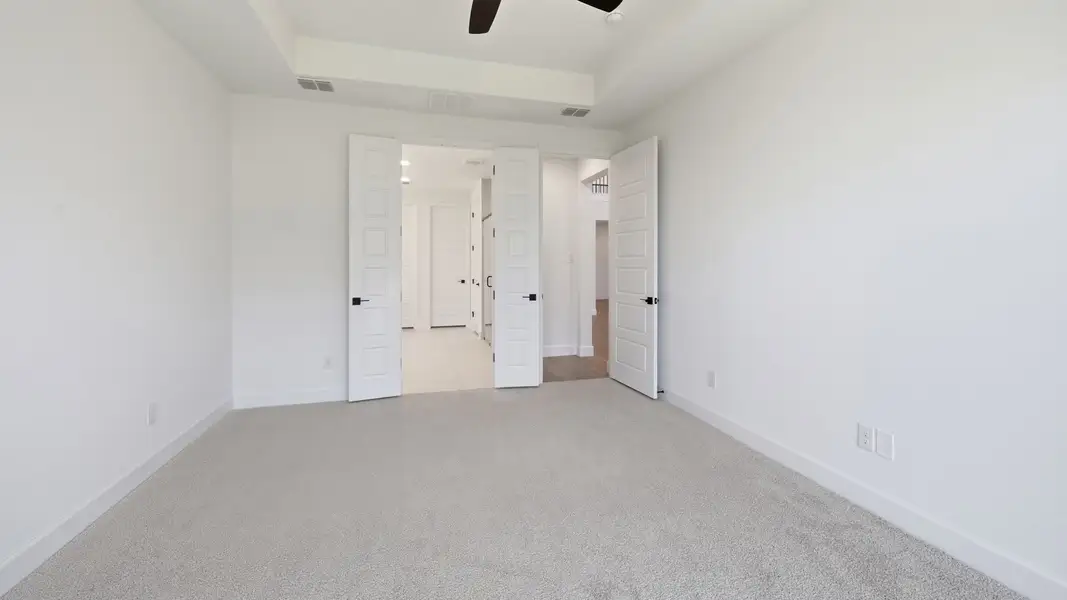 Spacious, unfurnished interior of a new home in Eliana, McKinney (Image 23).