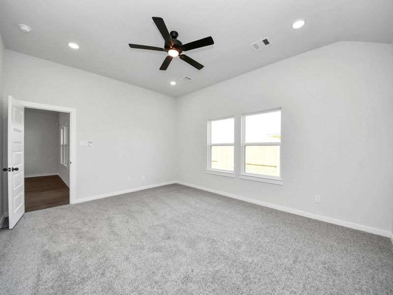 Spacious, unfurnished interior of a new home in River Ranch Meadows, Dayton (Image 28).