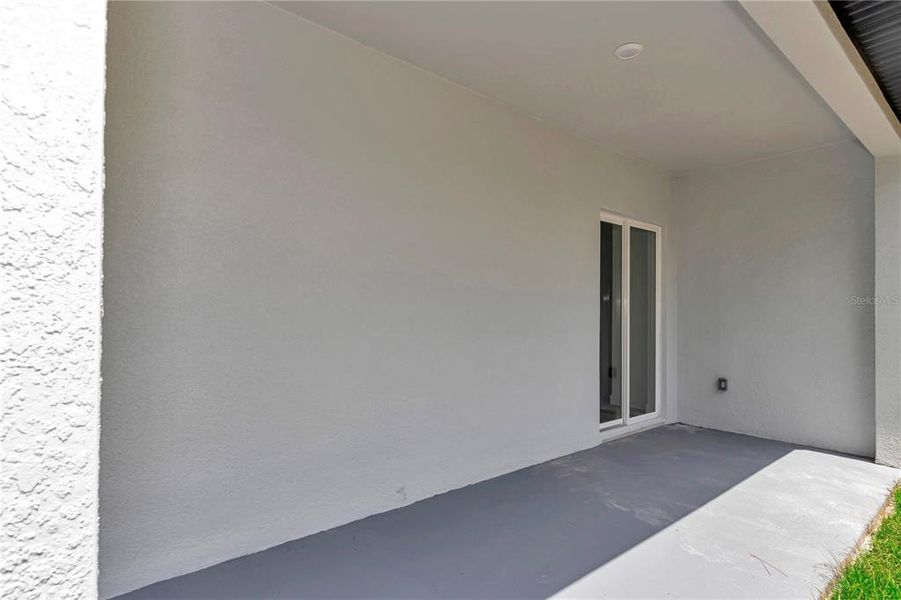 Exterior details and patio area of a home in , Citrus Springs (Image 24).