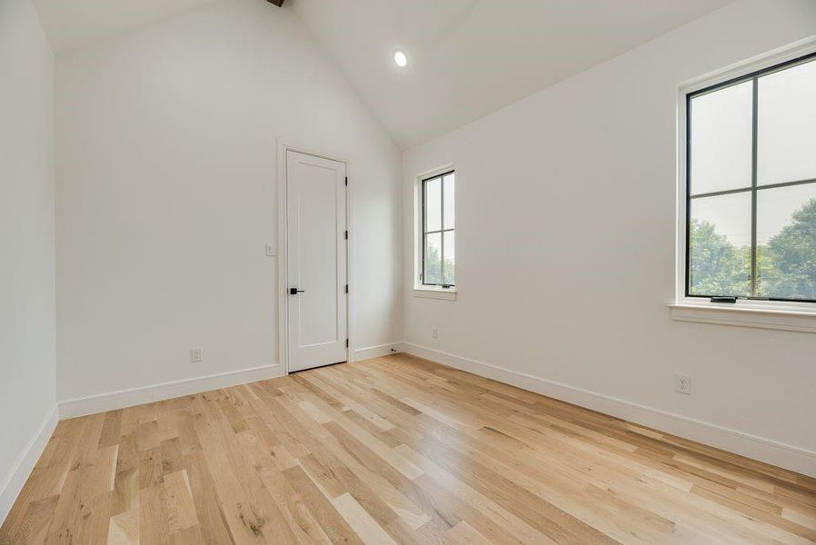 Spacious, unfurnished interior of a new home in , Dallas (Image 17).
