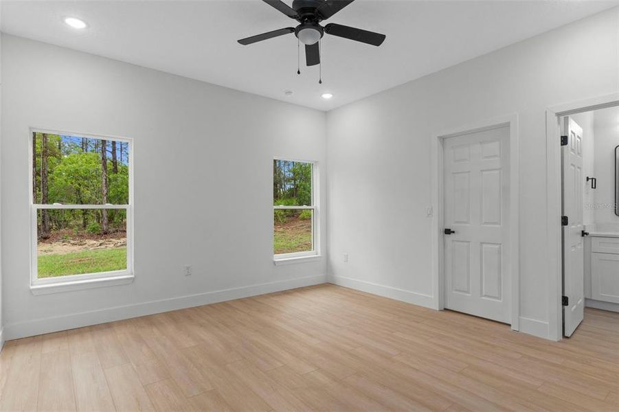 Spacious, unfurnished interior of a new home in , Citrus Springs (Image 18).