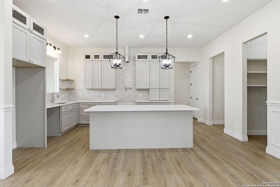 Furnished interior view inside a new home in , Bandera (Image 7).