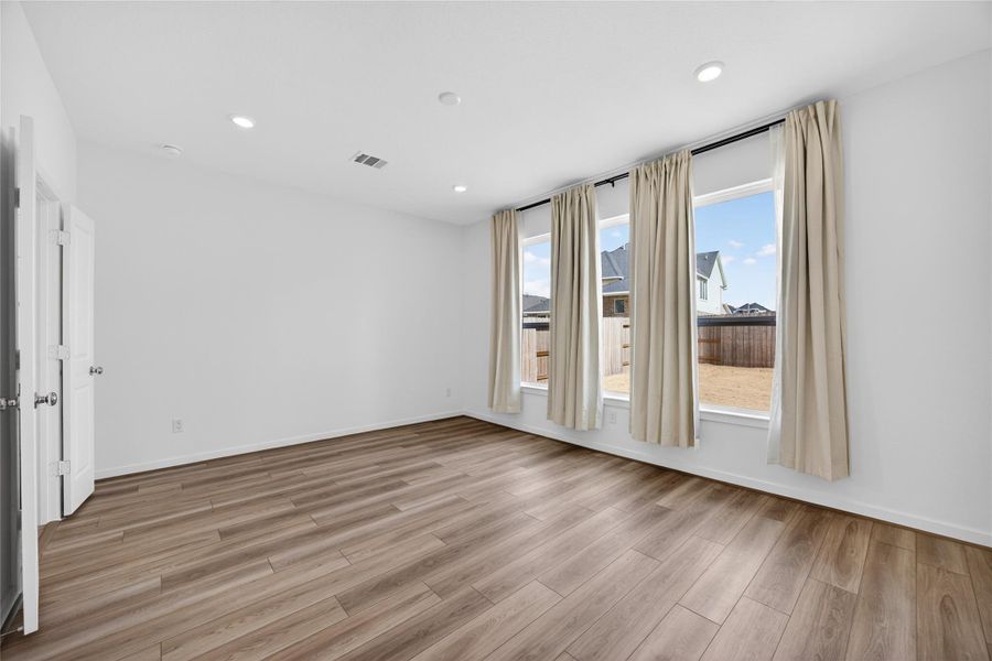 Spacious, unfurnished interior of a new home in Trillium, Richmond (Image 24). Spacious, unfurnished interior of a new home in Trillium, Richmond (Image 24).