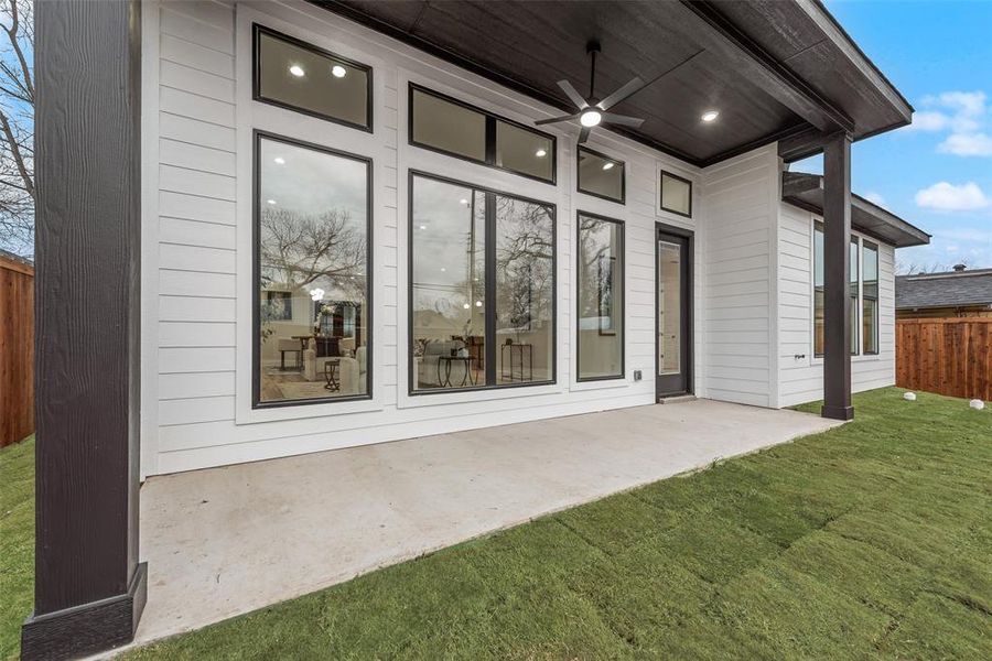 Exterior details and patio area of a home in , Dallas (Image 3).