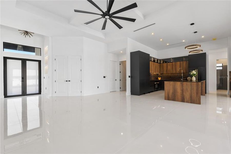 Spacious, unfurnished interior of a new home in , Cape Coral (Image 23).