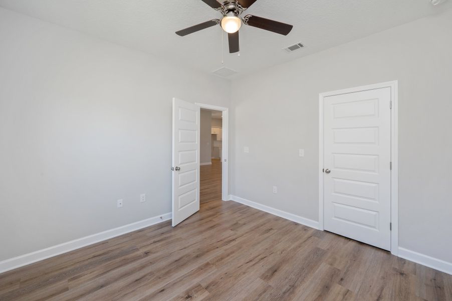 Representative unfurnished interior of a home built from the Savannah by CJL Homes in Oak Hollow, Crestview (Image 27).