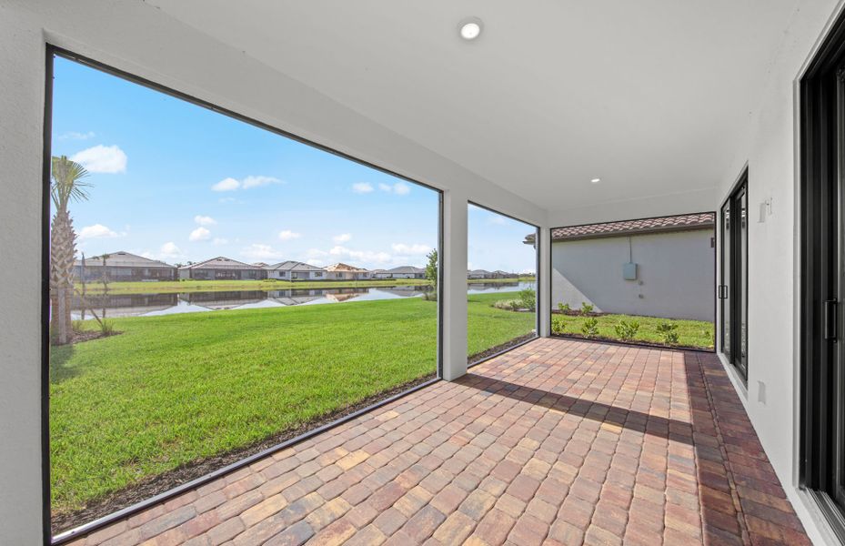 Spacious lanai with gorgeous views