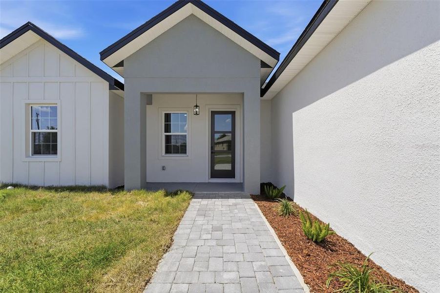 Exterior details and patio area of a home in , Ocala (Image 3).