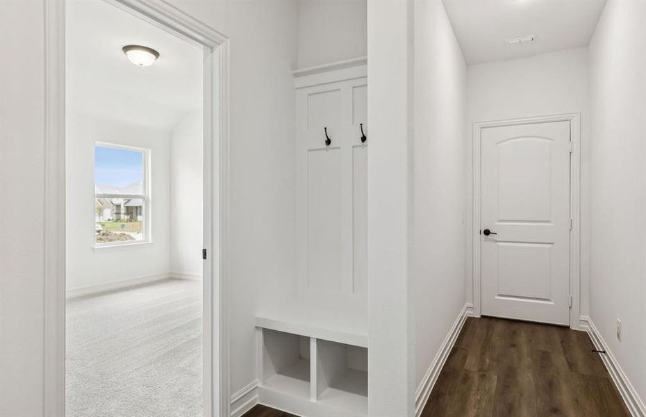 Built-in mud bench *Model representation Built-in mud bench *Model representation