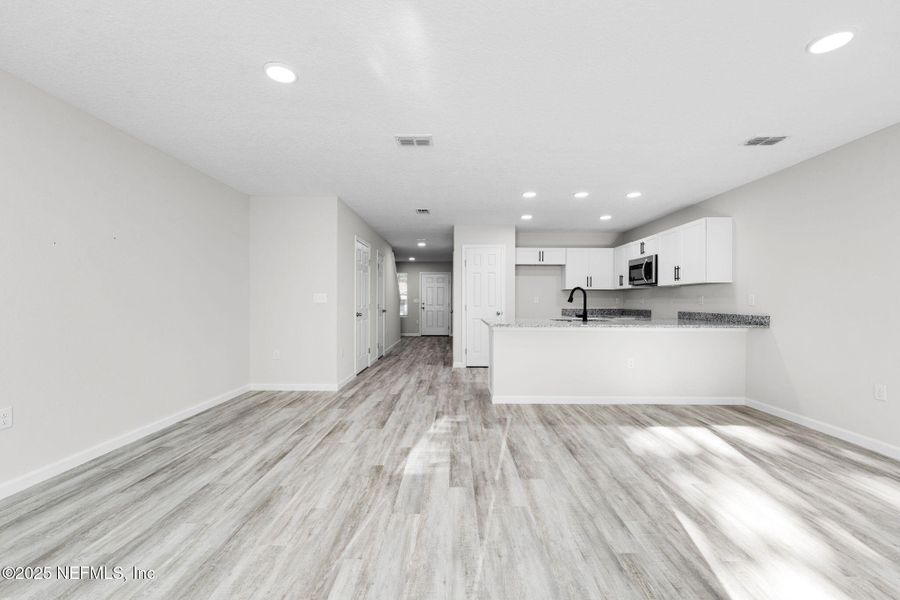 Spacious, unfurnished interior of a new home in , Jacksonville (Image 22).