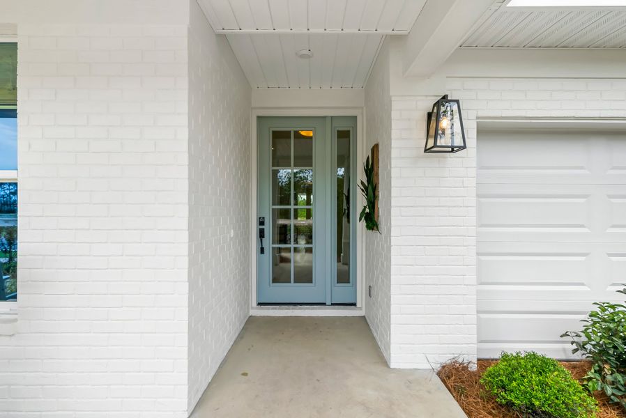 Representative exterior details of a home built from the Ivy by Fischer Homes in Pickens Bluff, Dallas (Image 3).