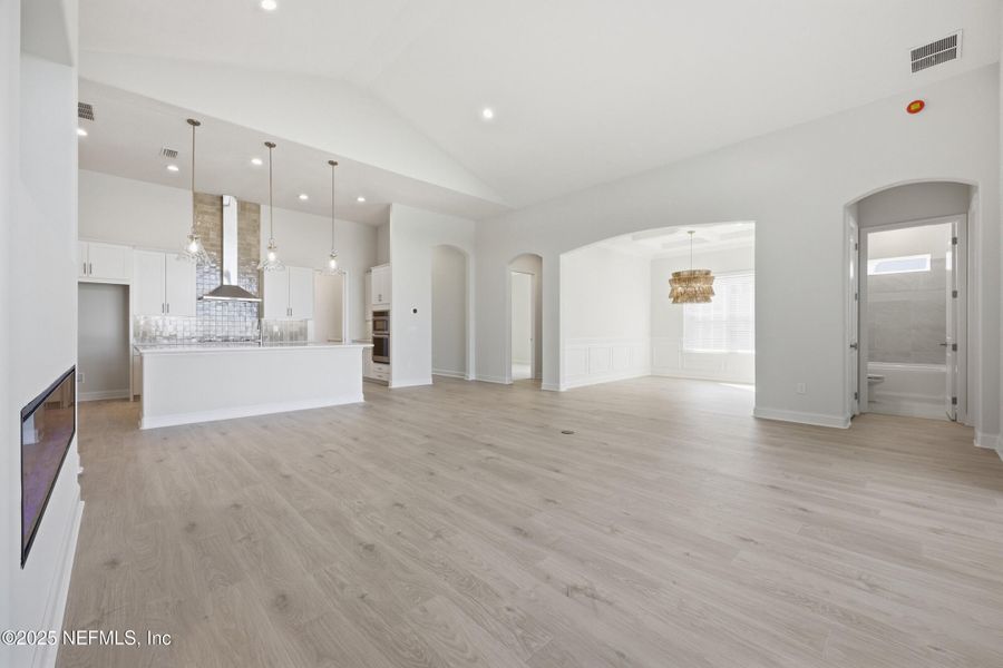 Spacious, unfurnished interior of a new home in Silver Landing At Silverleaf, St. Augustine (Image 12).