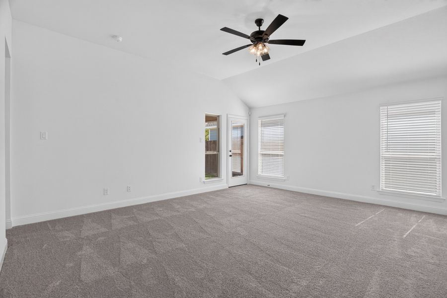 Spacious, unfurnished interior of a new home in Craftsman's Corner, Cleburne (Image 16).