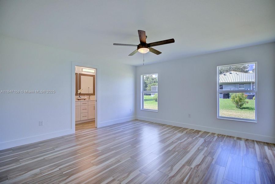 Spacious, unfurnished interior of a new home in , Sebring (Image 26).