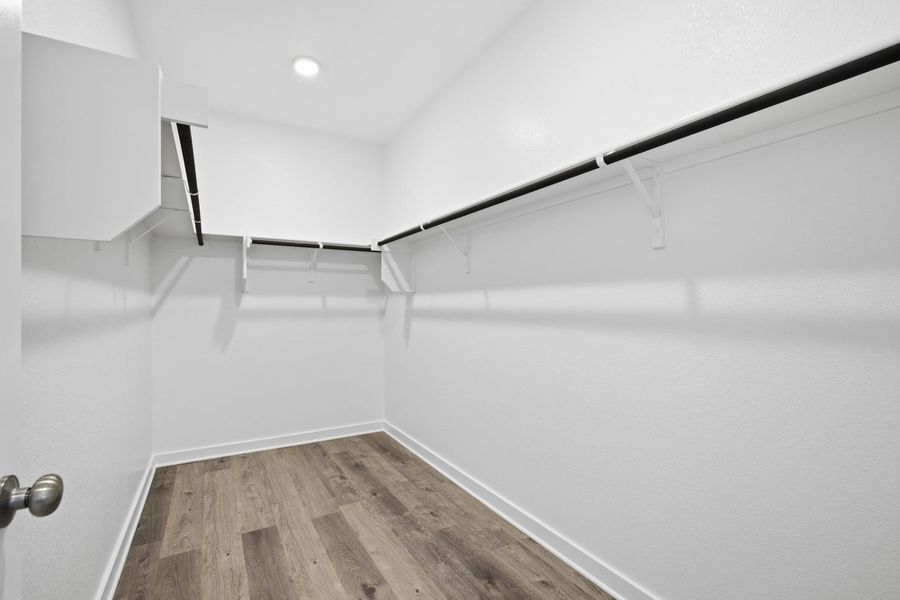 Spacious, unfurnished interior of a new home in Cloverleaf, Austin (Image 29).
