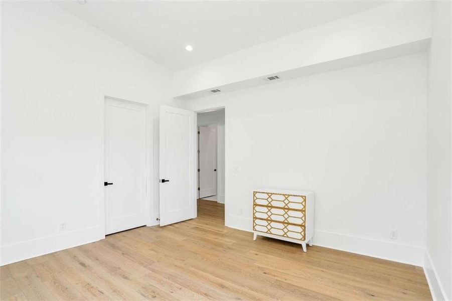 Spacious, unfurnished interior of a new home in , Atlanta (Image 22).