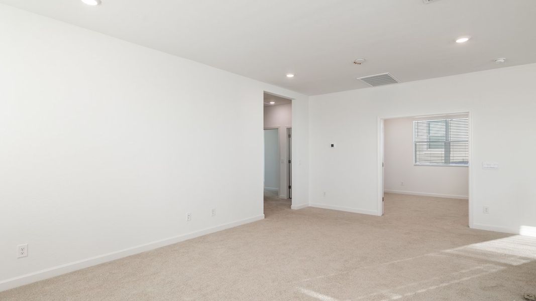 Spacious, unfurnished interior of a new home in Aloravita, Peoria (Image 28).
