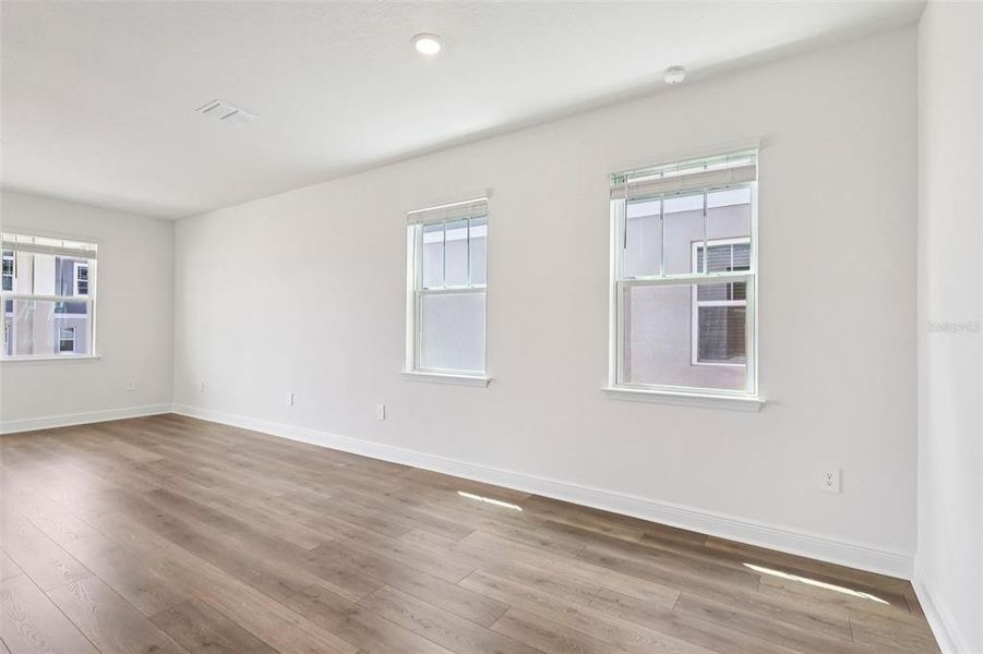 Spacious, unfurnished interior of a new home in Cyrene at Minneola, Minneola (Image 34).
