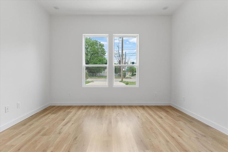Spacious, unfurnished interior of a new home in , Dallas (Image 10).