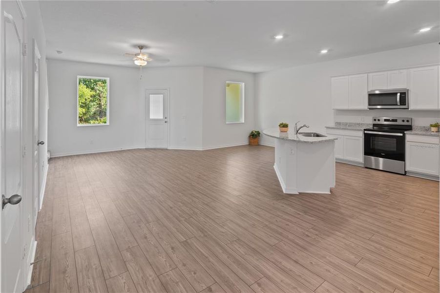 Spacious, unfurnished interior of a new home in , Kissimmee (Image 8).
