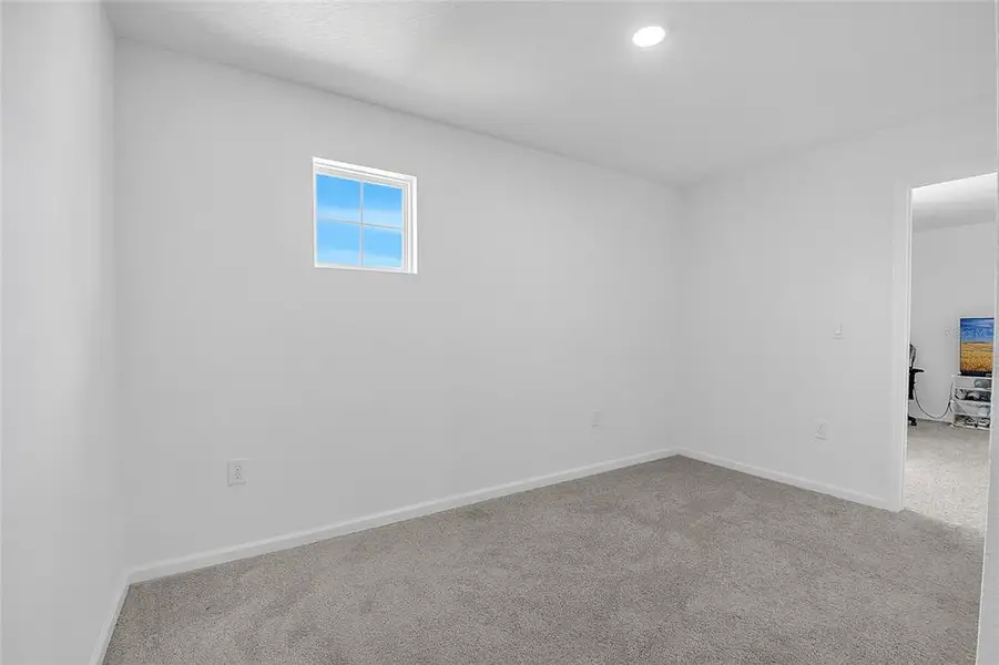 Spacious, unfurnished interior of a new home in , Kissimmee (Image 9).