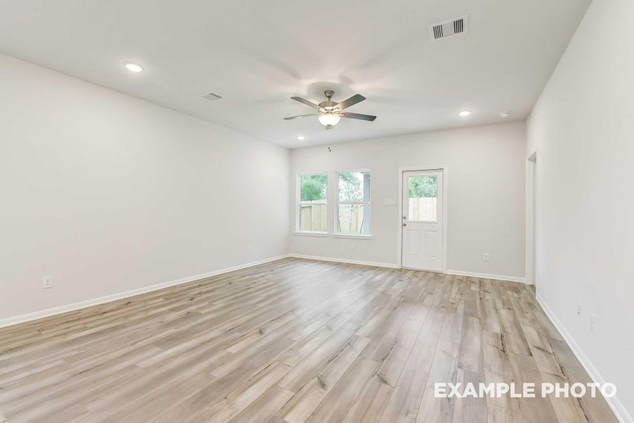 Spacious, unfurnished interior of a new home in Caney Creek Place, Conroe (Image 15).