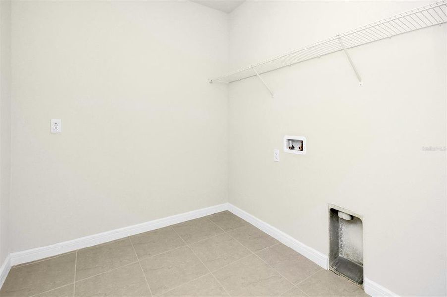 Spacious, unfurnished interior of a new home in , St. Cloud (Image 29).