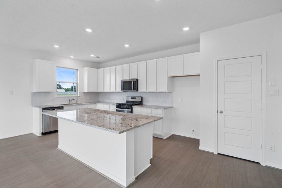 Furnished interior view inside a new home in Davina, Rosenberg (Image 3).