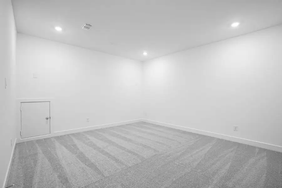 Spacious, unfurnished interior of a new home in Avalon at Cypress, Cypress (Image 13).