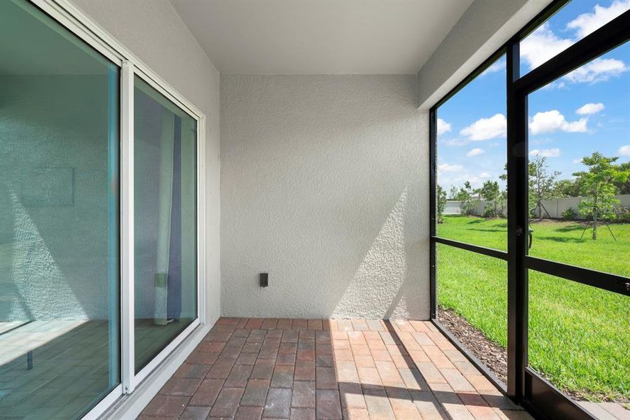 Exterior details and patio area of a home in , Port Charlotte (Image 28).