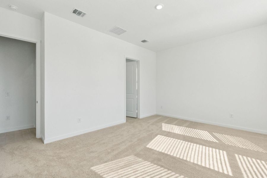 Spacious, unfurnished interior of a new home in Windcress, Baytown (Image 20).