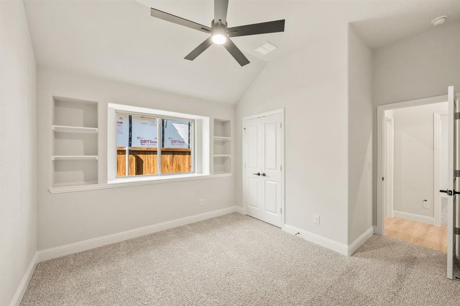 Spacious, unfurnished interior of a new home in Stone River Glen 60s, Royse City (Image 20). Spacious, unfurnished interior of a new home in Stone River Glen 60s, Royse City (Image 20).