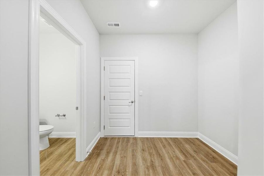Spacious, unfurnished interior of a new home in Tuscany Hills, Douglasville (Image 16). Spacious, unfurnished interior of a new home in Tuscany Hills, Douglasville (Image 16).