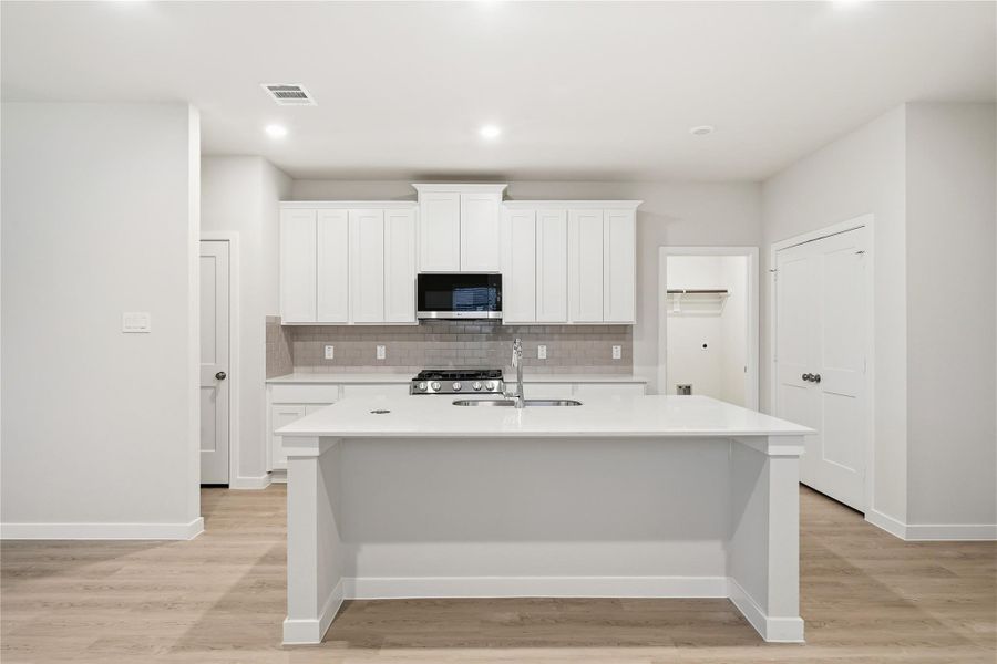 Furnished interior view inside a new home in Hunters Creek, Baytown (Image 10). Furnished interior view inside a new home in Hunters Creek, Baytown (Image 10).