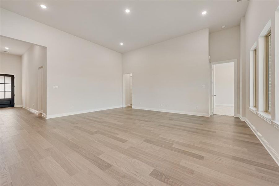 Spacious, unfurnished interior of a new home in Villages of Creekwood, Frisco (Image 18).