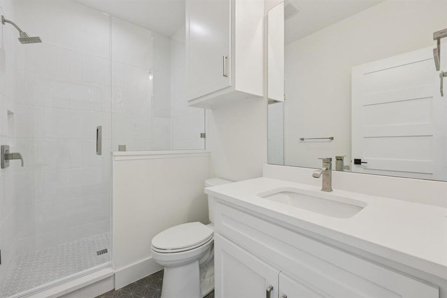 Furnished interior view inside a new home in , Dallas (Image 32).