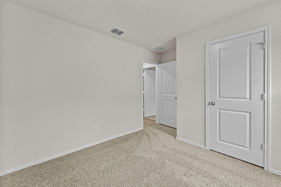 Spacious, unfurnished interior of a new home in Sunset Oaks, Maxwell (Image 19).