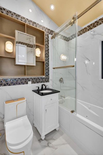 Furnished interior view inside a new home in , Biscayne Park (Image 59).