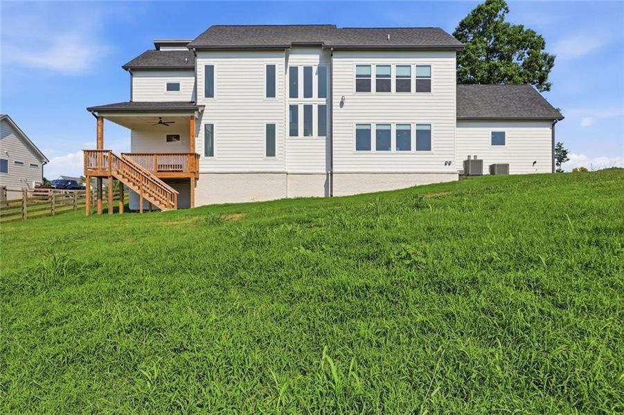 Exterior details and patio area of a home in , Clermont (Image 3).