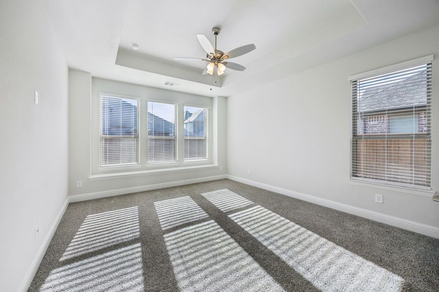 Spacious, unfurnished interior of a new home in Oaks of North Grove, Waxahachie (Image 16).