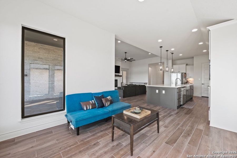 Furnished interior view inside a new home in La Cima 60', San Marcos (Image 16).