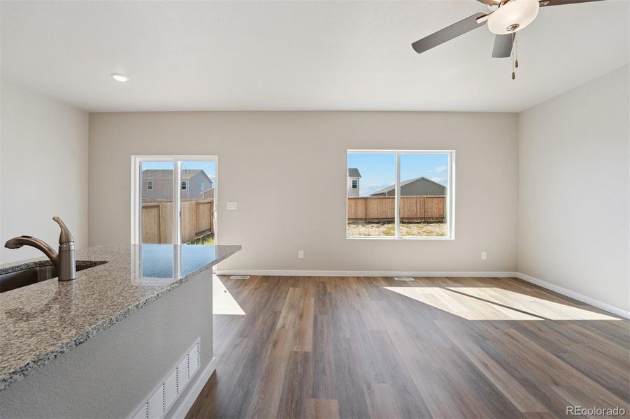 Spacious, unfurnished interior of a new home in Cottonwood Greens, Fort Lupton (Image 10).