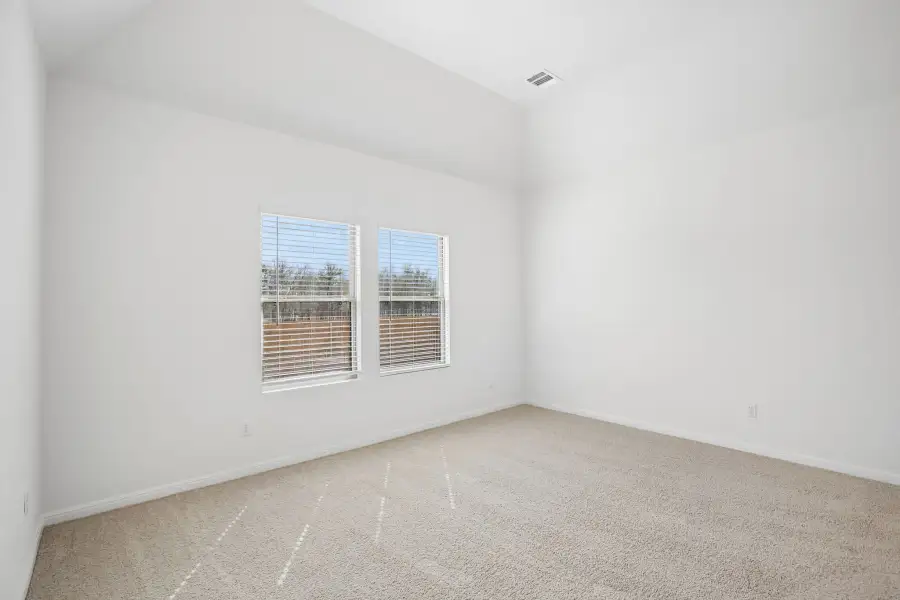 Spacious, unfurnished interior of a new home in Trinity Ranch, Elgin (Image 28).