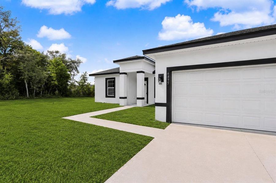Exterior details and patio area of a home in , Ocala (Image 33).