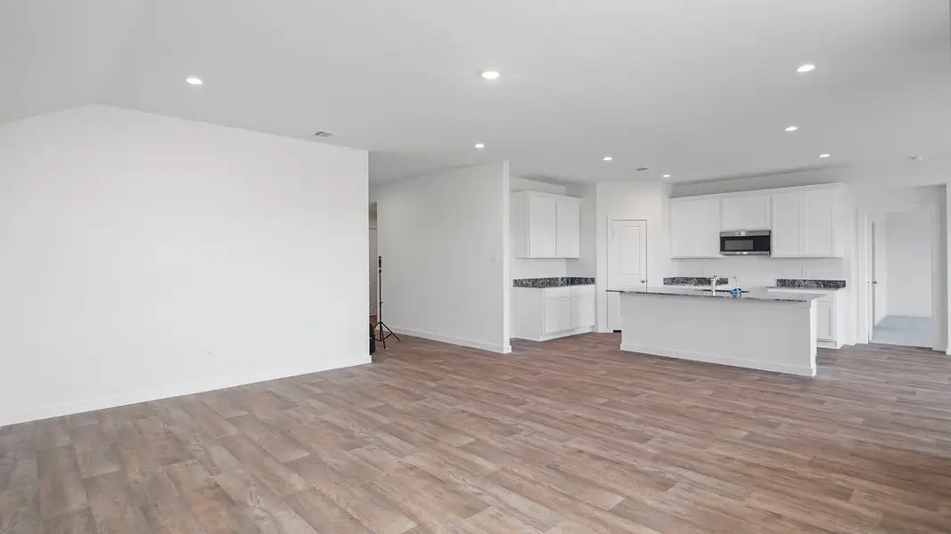 Spacious, unfurnished interior of a new home in Tamarron, Fulshear (Image 26).